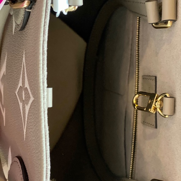 Authentic Louis Vuitton Onthego Dove/Creme New MM - Picture 6 of 11
